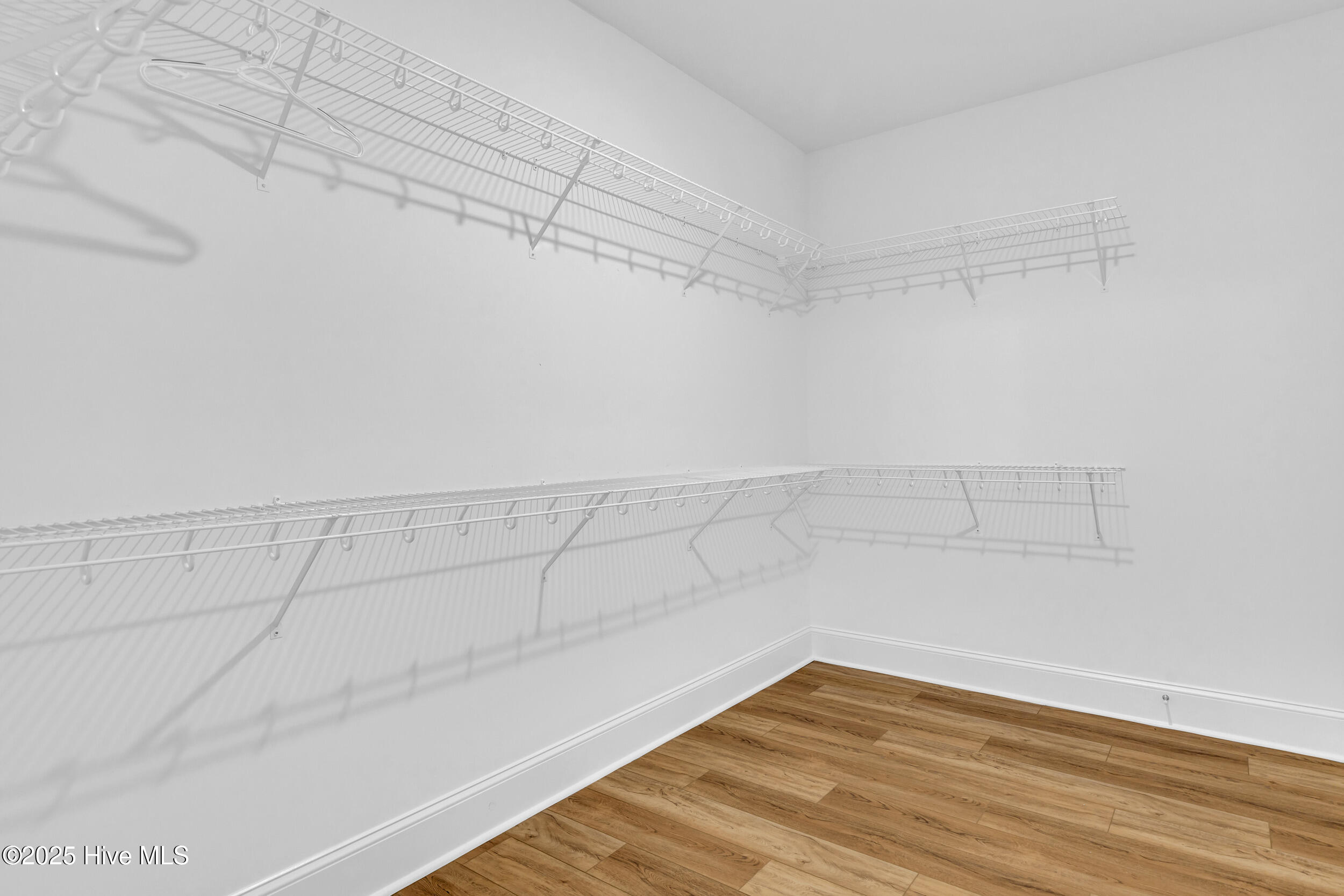 100532615 | Photo 21