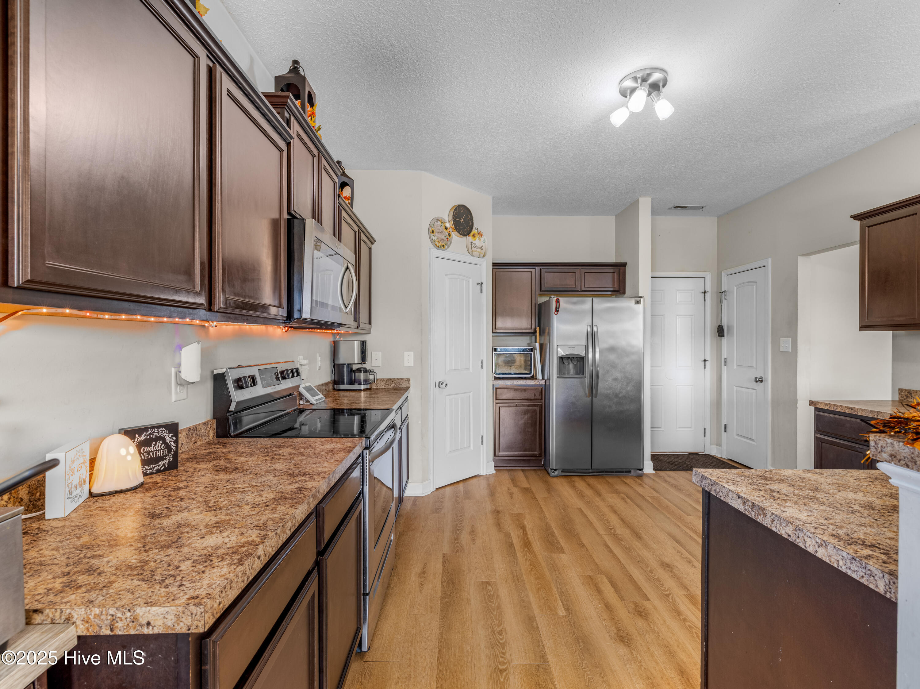 100538122 | Photo 16