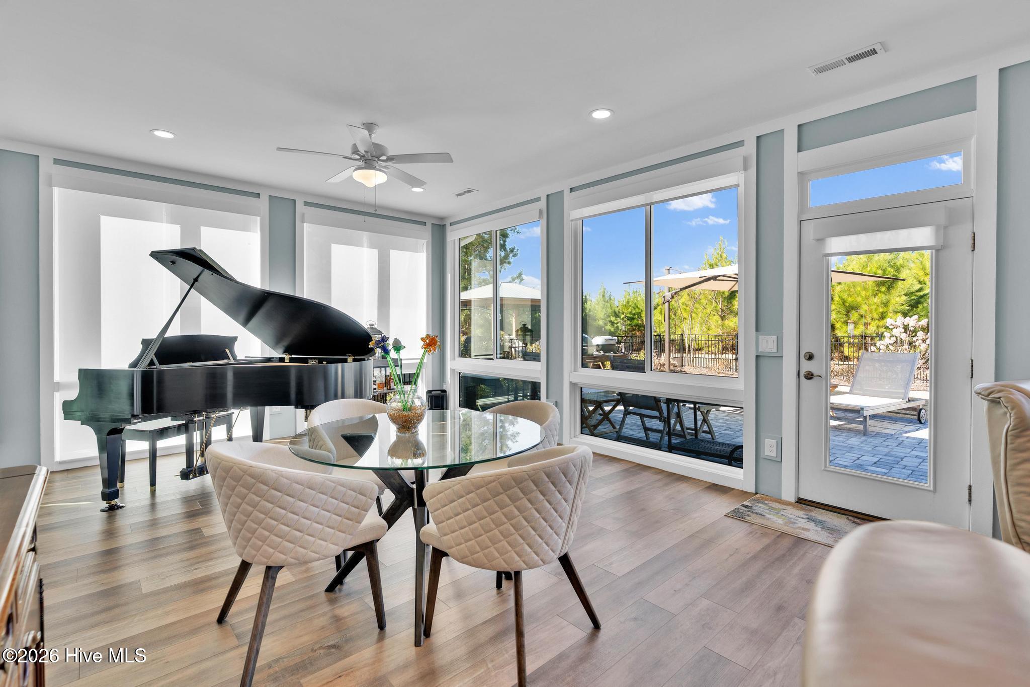 100554961 | Photo 42