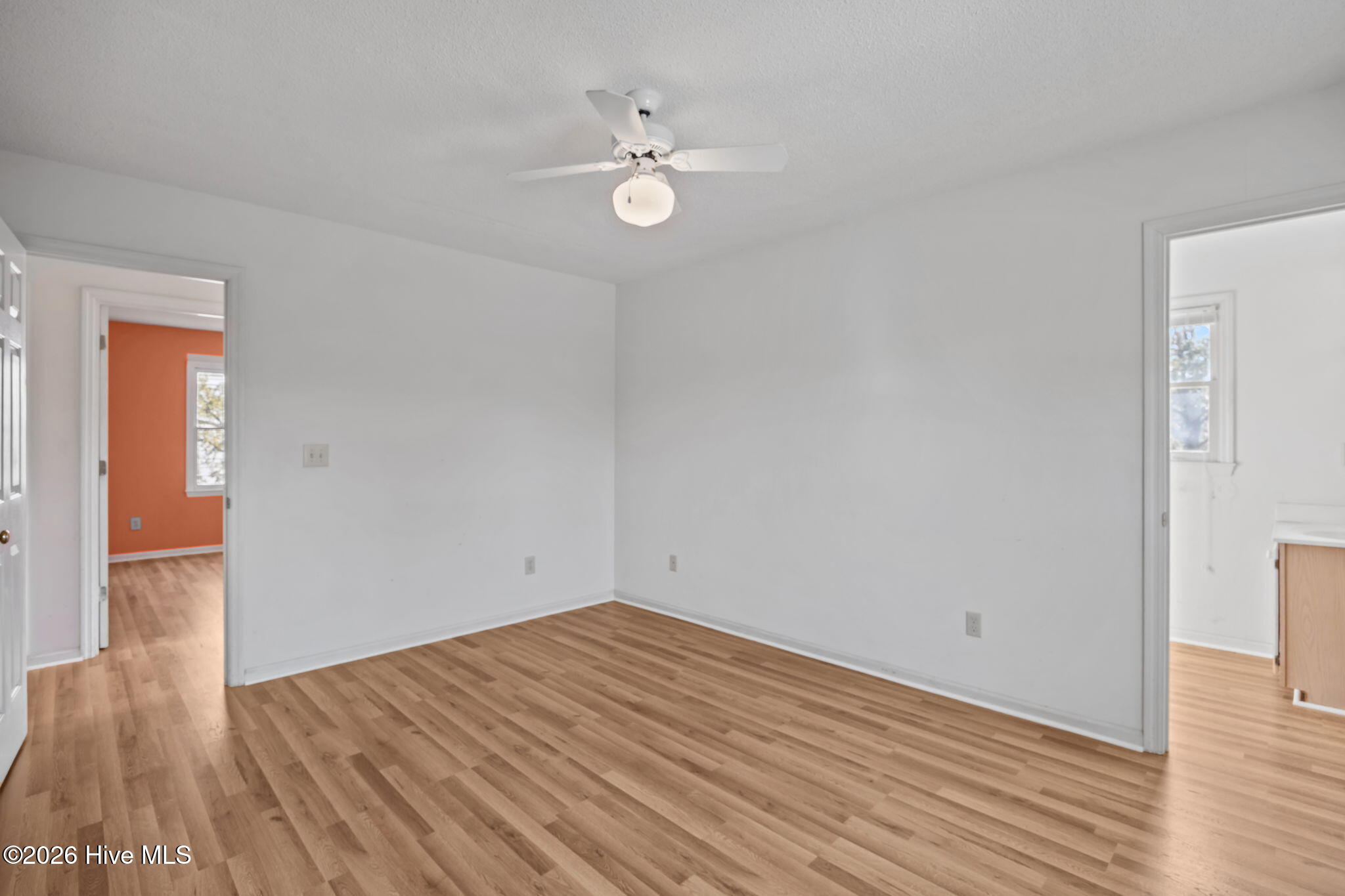 100558254 | Photo 12