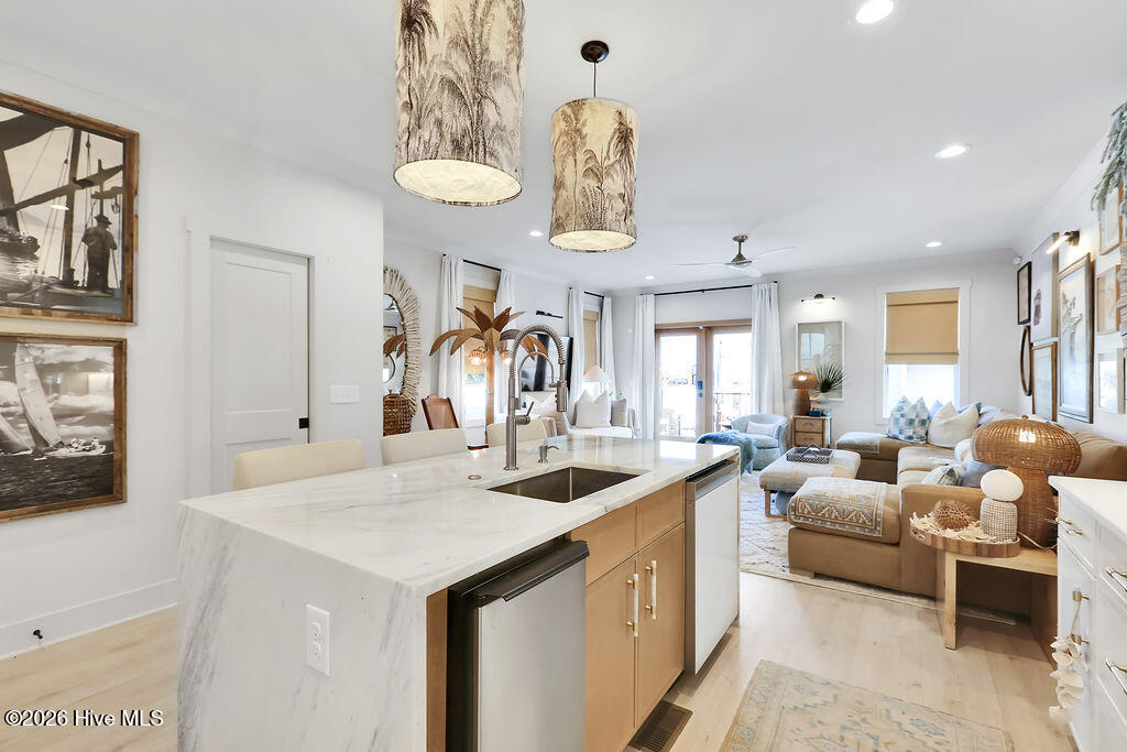 100549041 | Photo 16