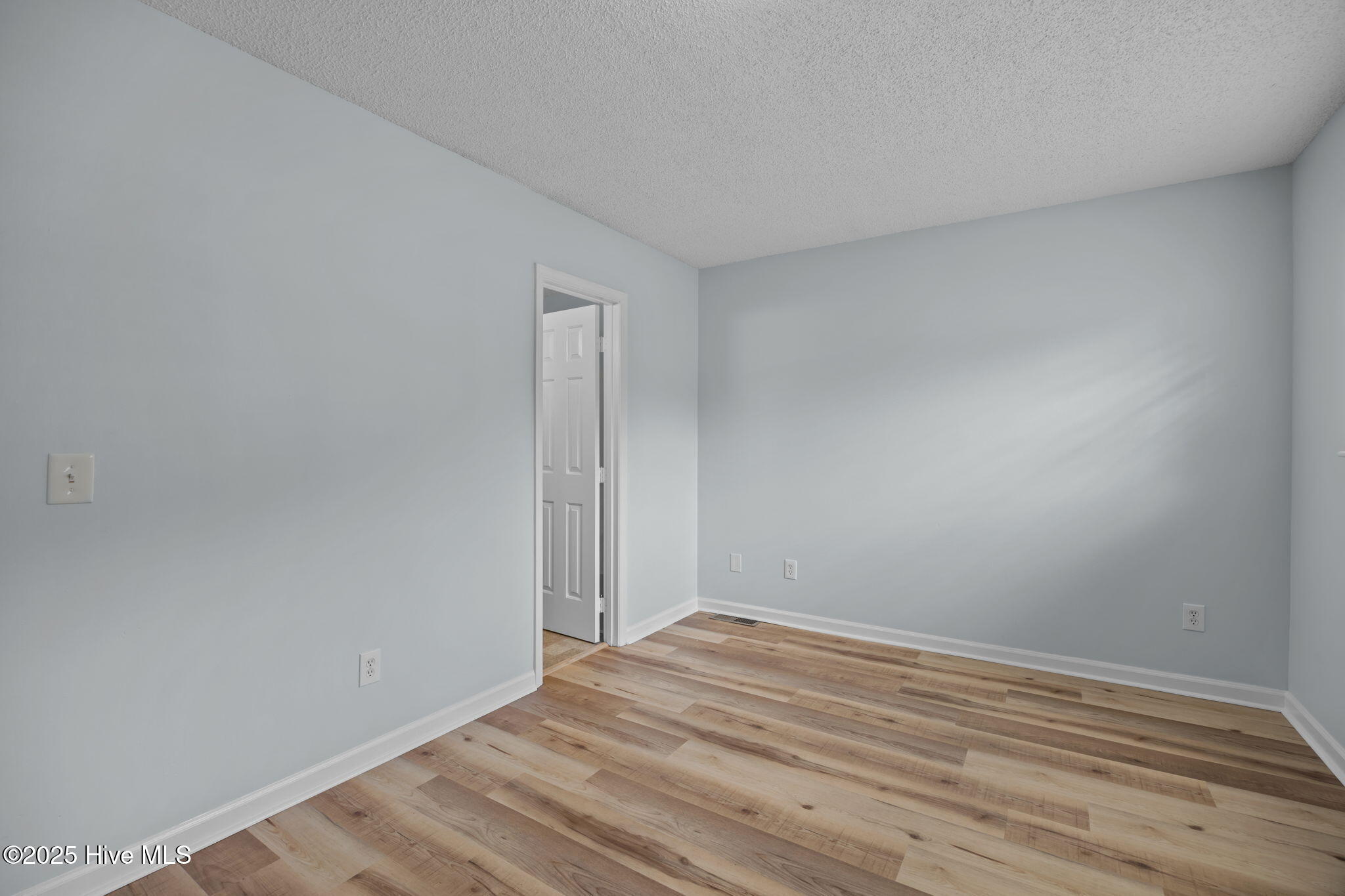 100544618 | Photo 26