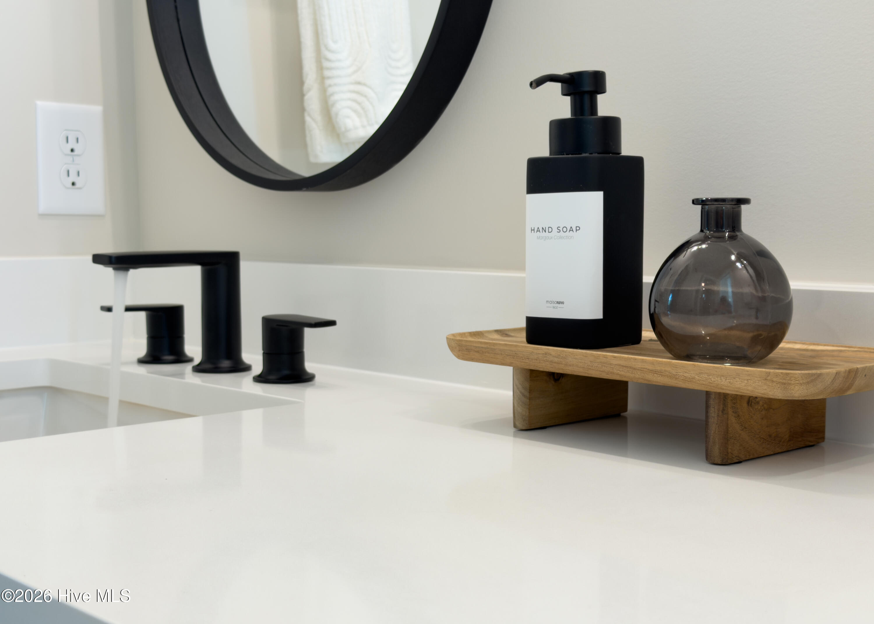 100558184 | Photo 24