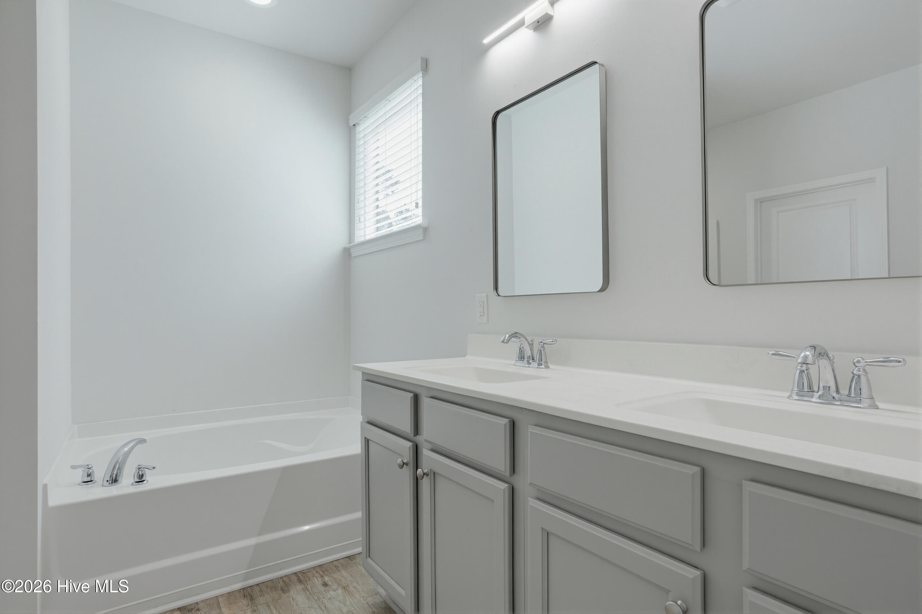 100565113 | Photo 29