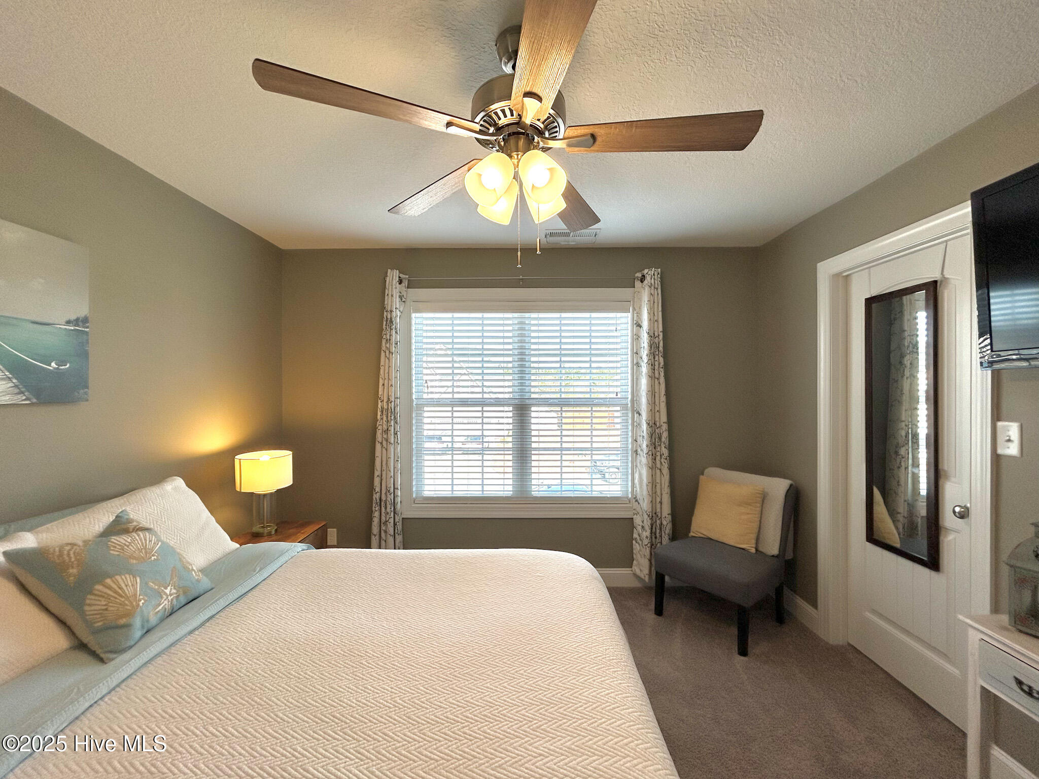 100545888 | Photo 43