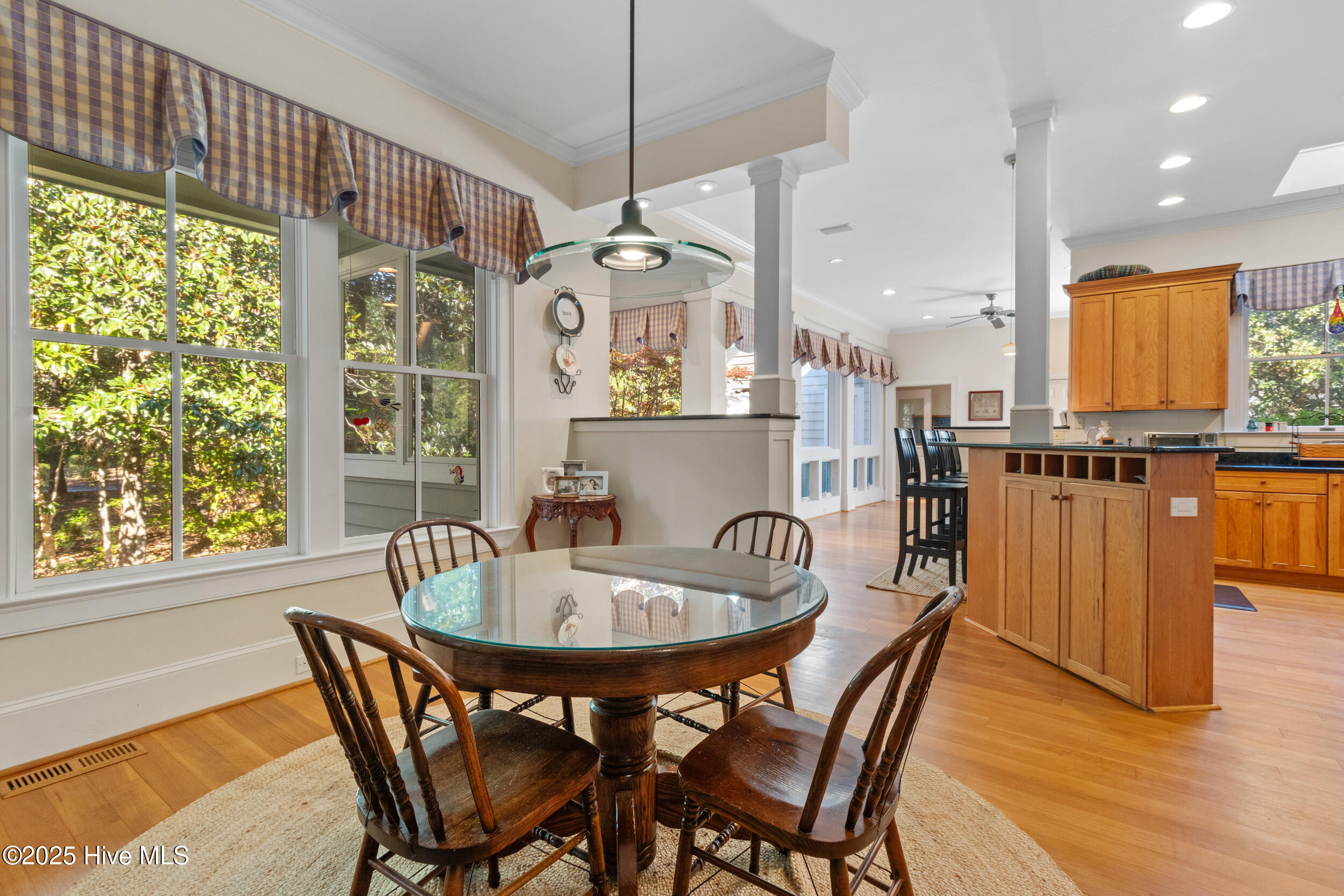 100540222 | Photo 34