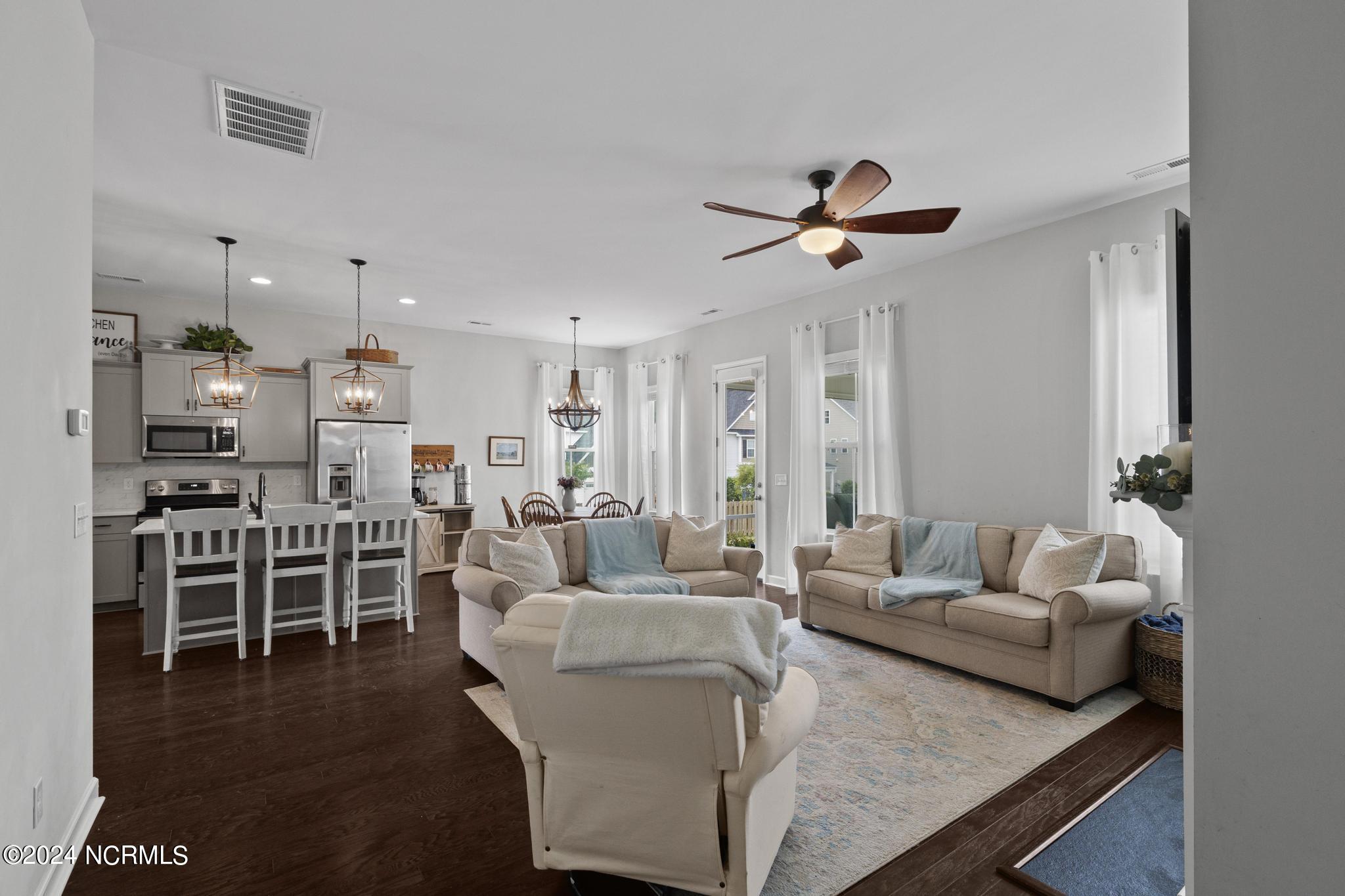 100567760 | Photo 12