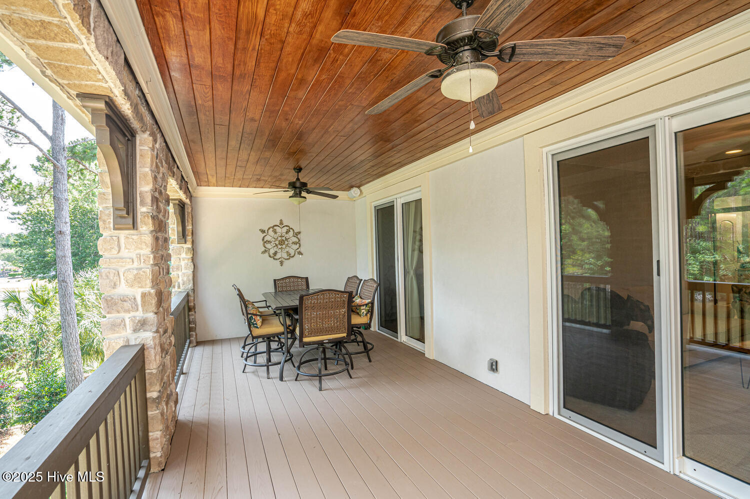 100514685 | Photo 57