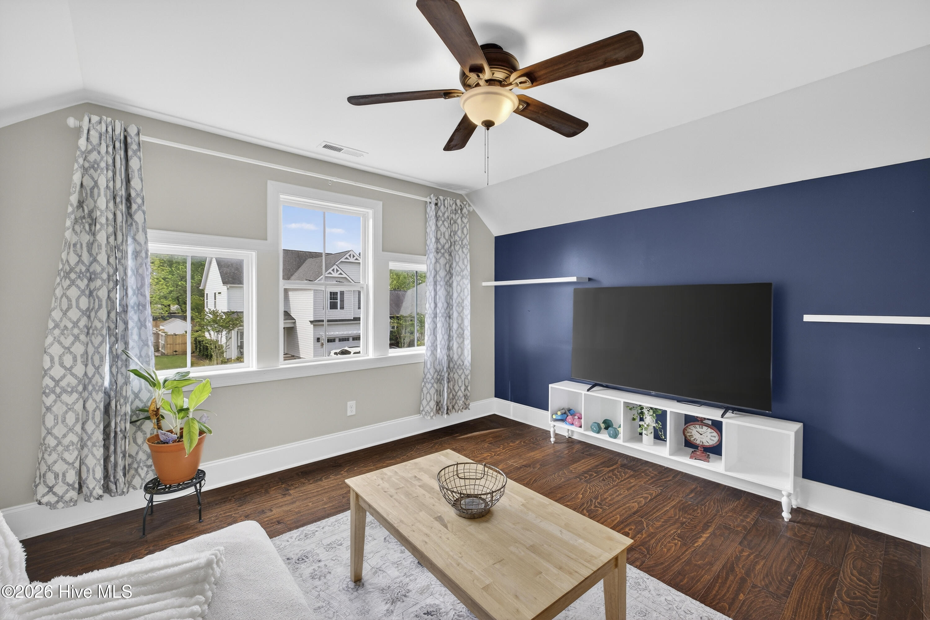 100562294 | Photo 40