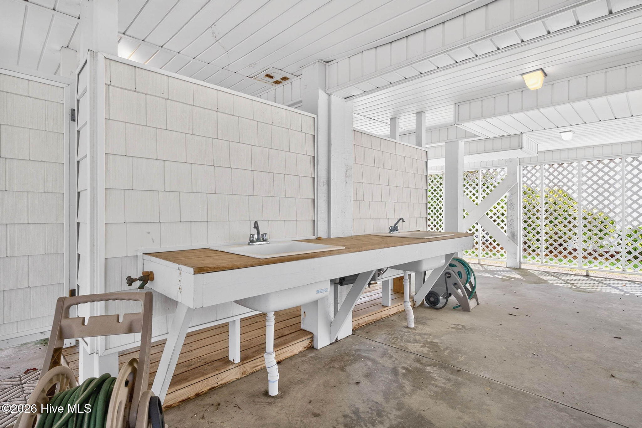 100563244 | Photo 79