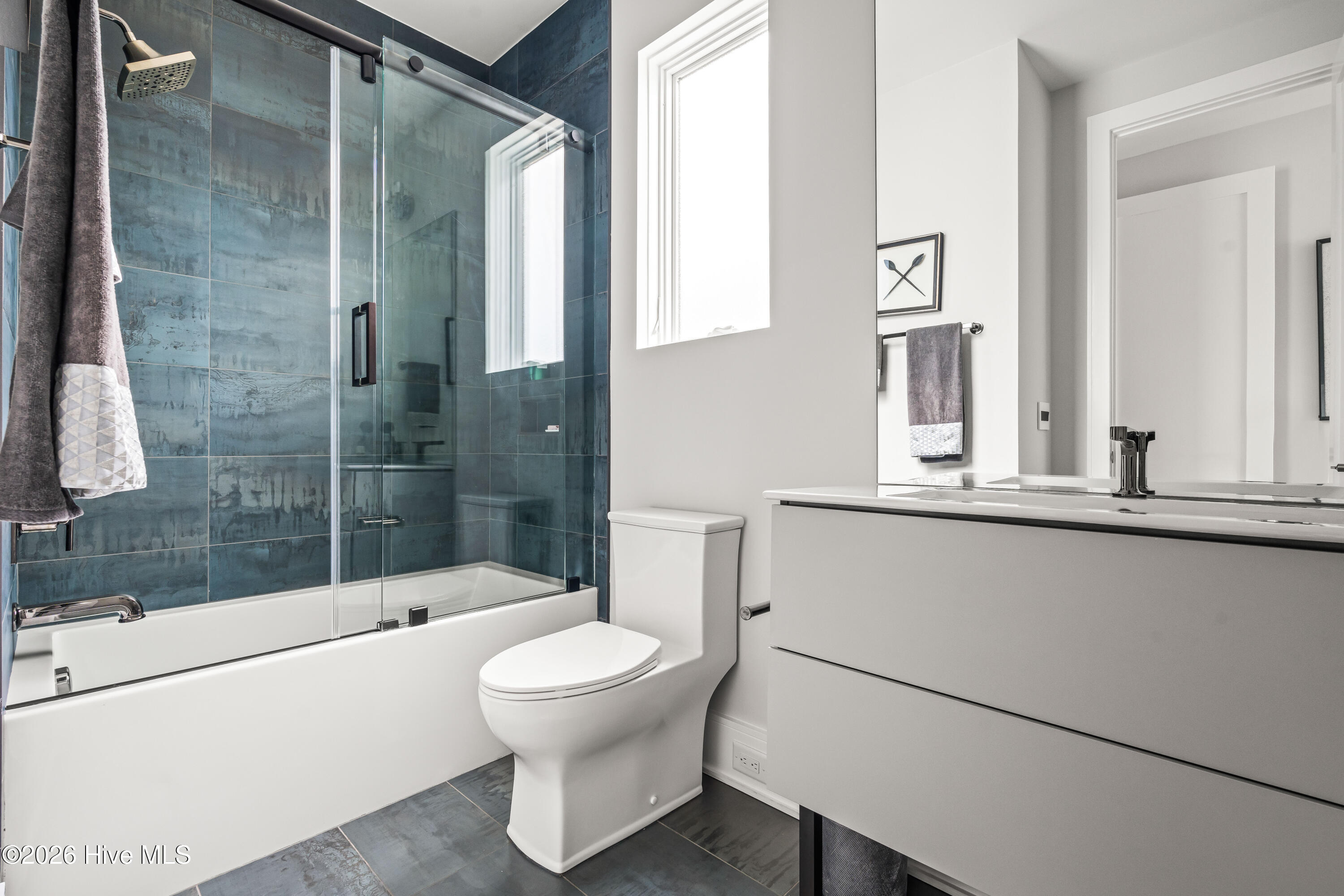 100567165 | Photo 59