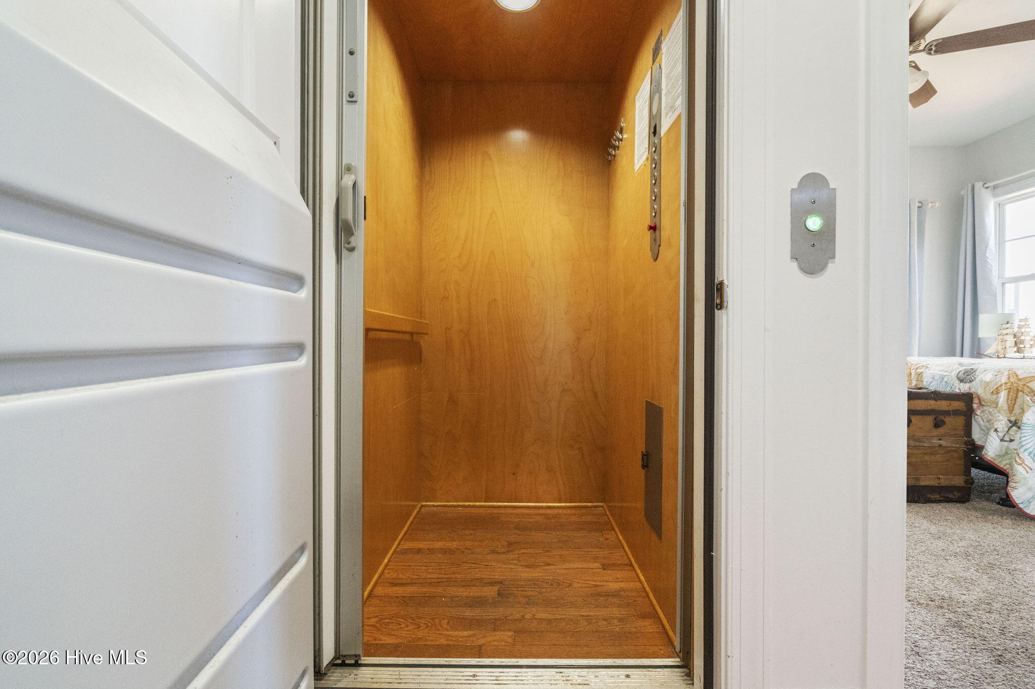 100553989 | Photo 36