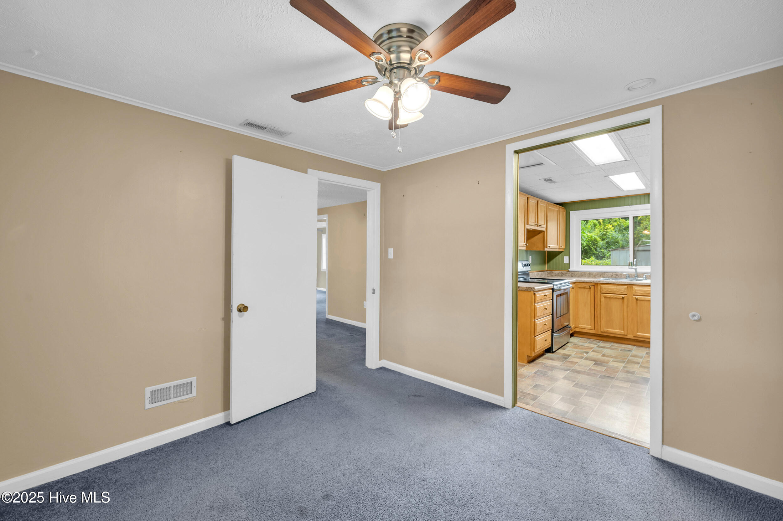 100538812 | Photo 22