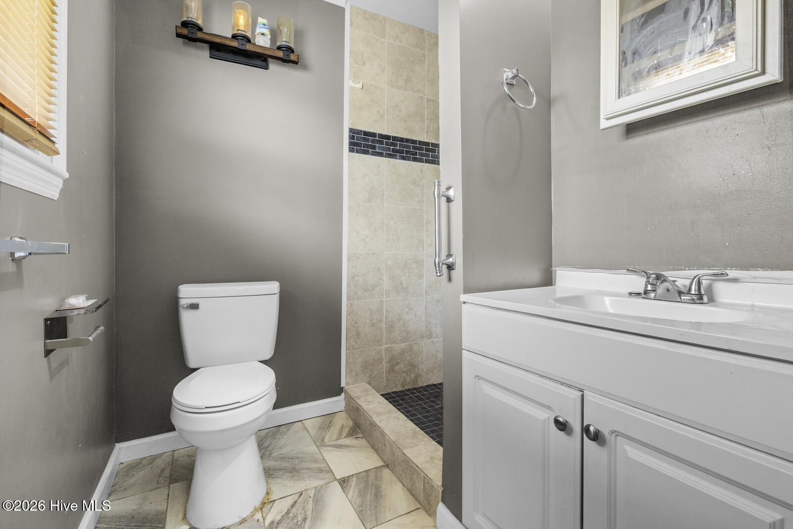 100560708 | Photo 19