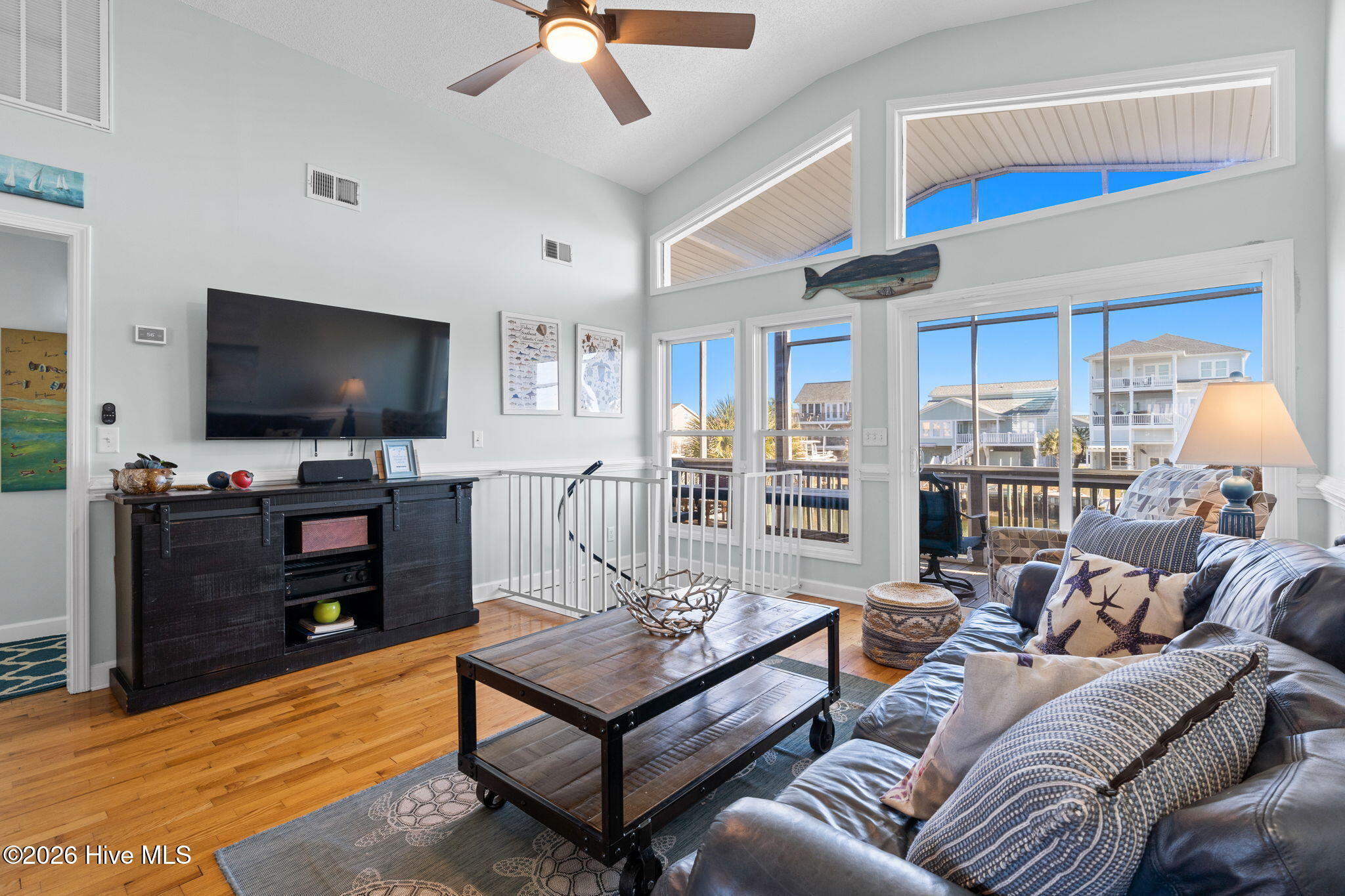 100549664 | Photo 11