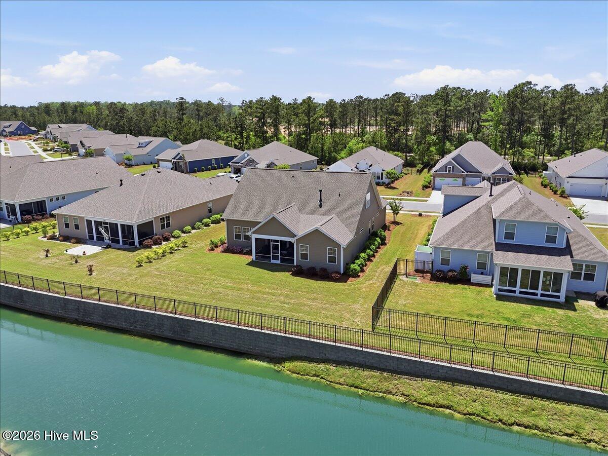 100569276 | Photo 58