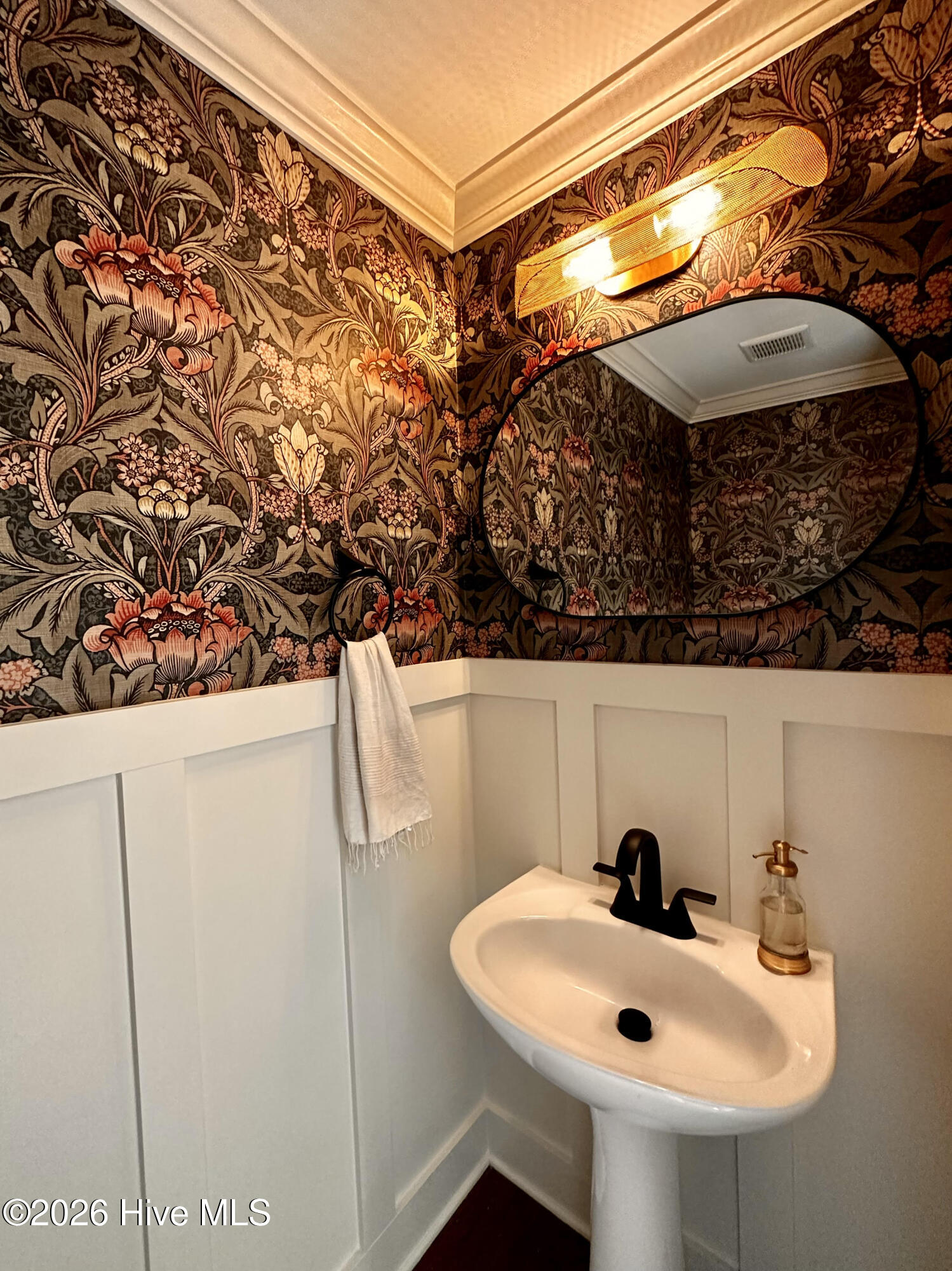 100550866 | Photo 37