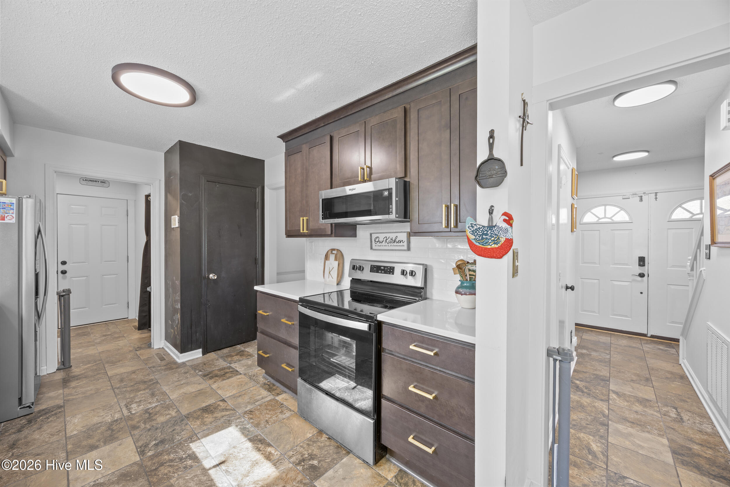 100560649 | Photo 14