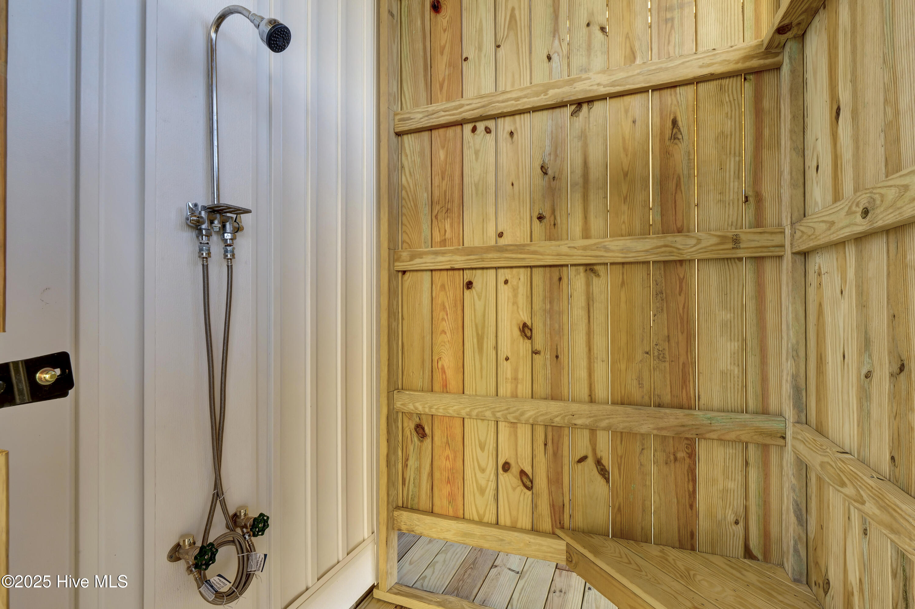 100542555 | Photo 46