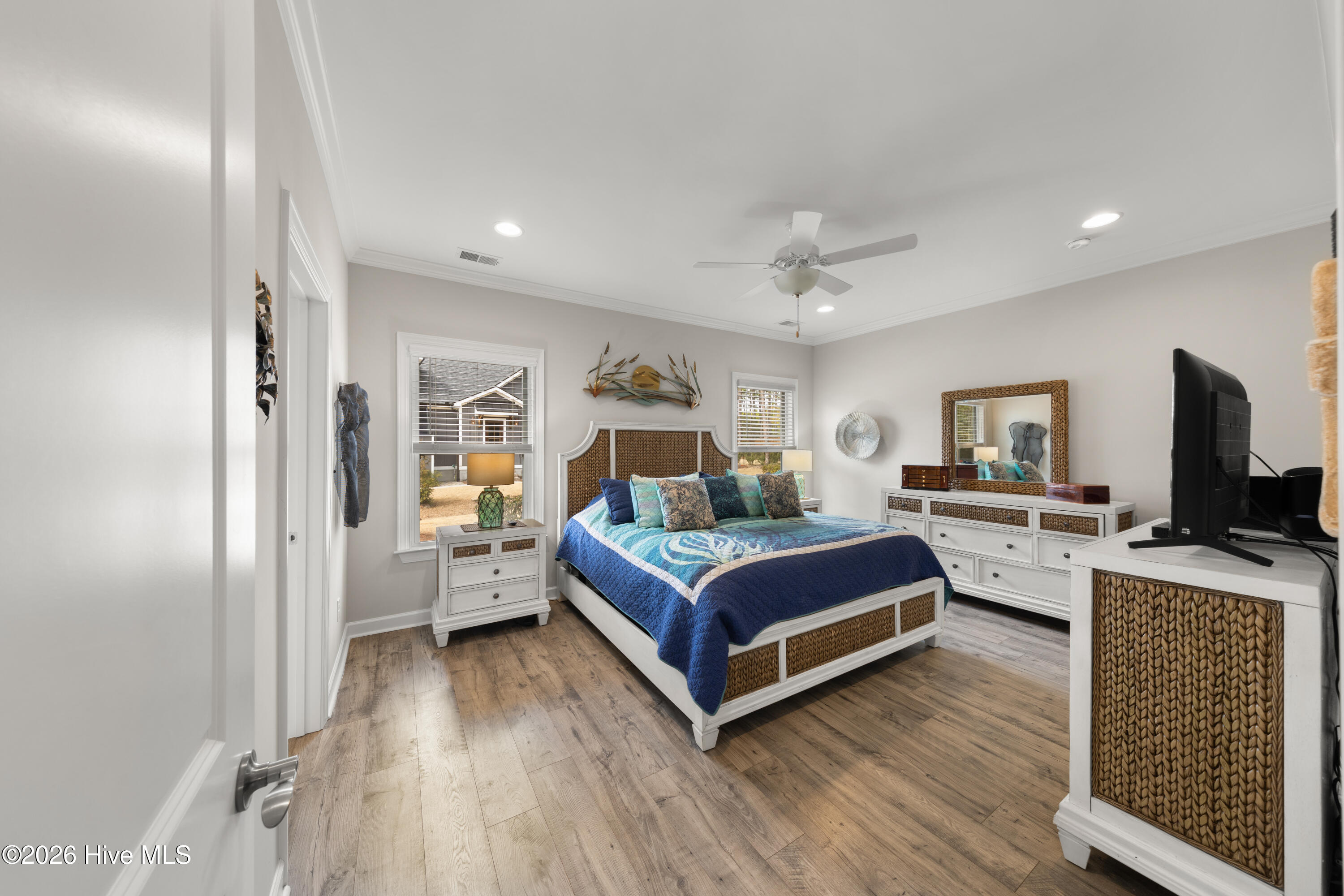 100555915 | Photo 28