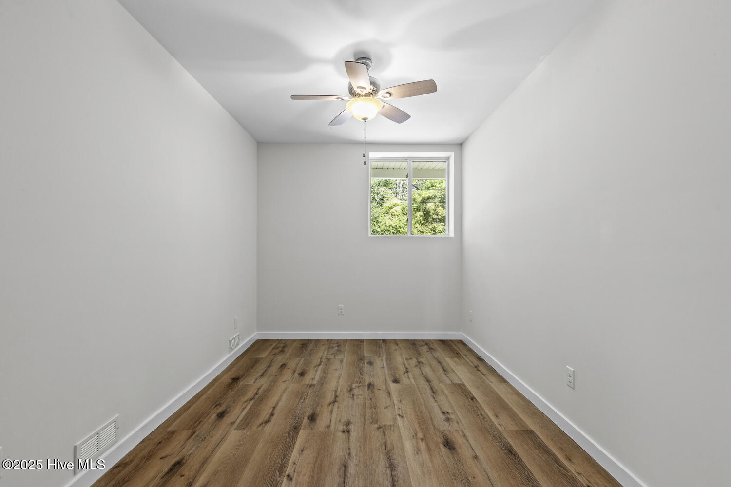 100533328 | Photo 16