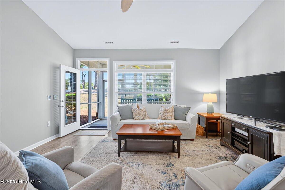 100537429 | Photo 11