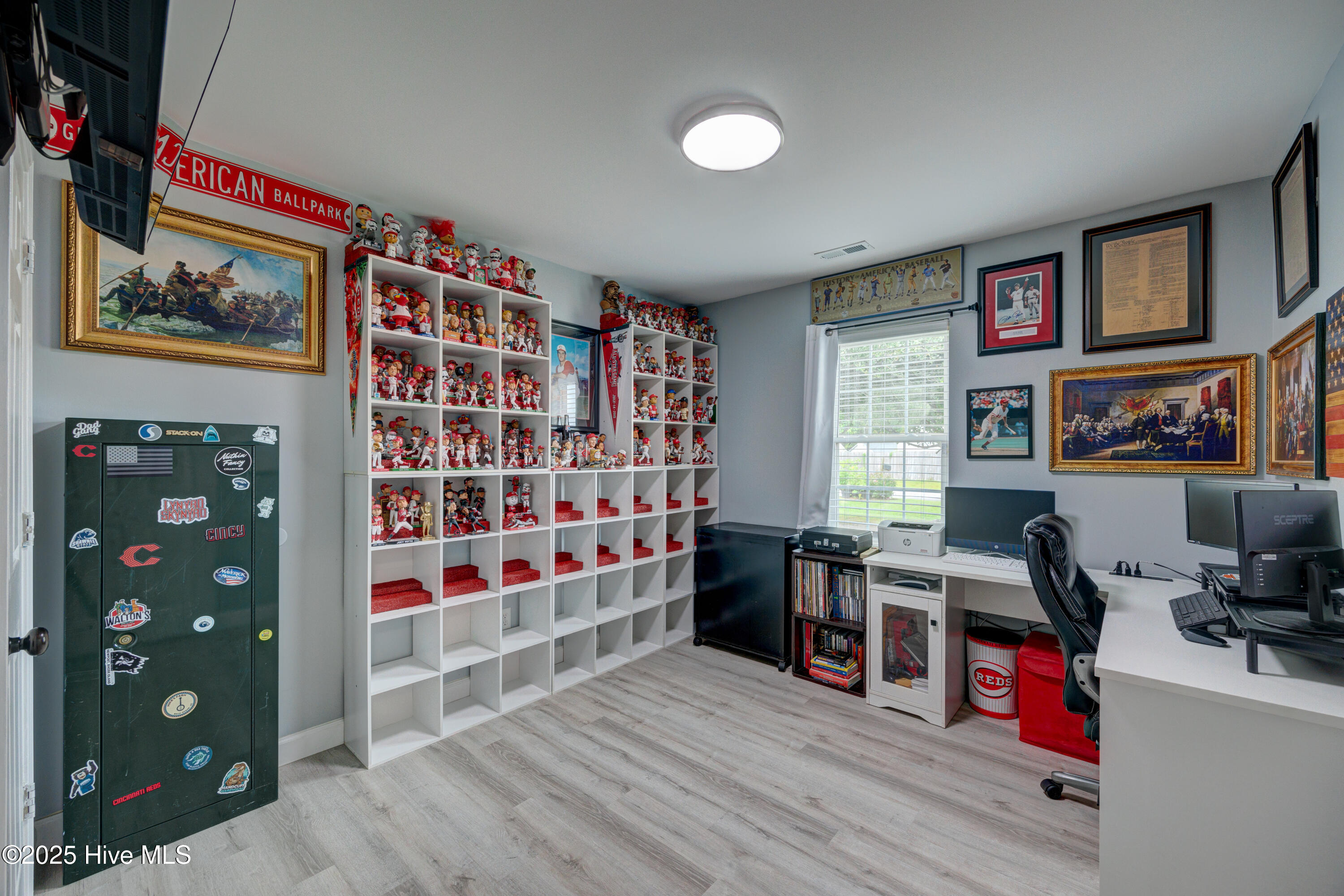 100561437 | Photo 28