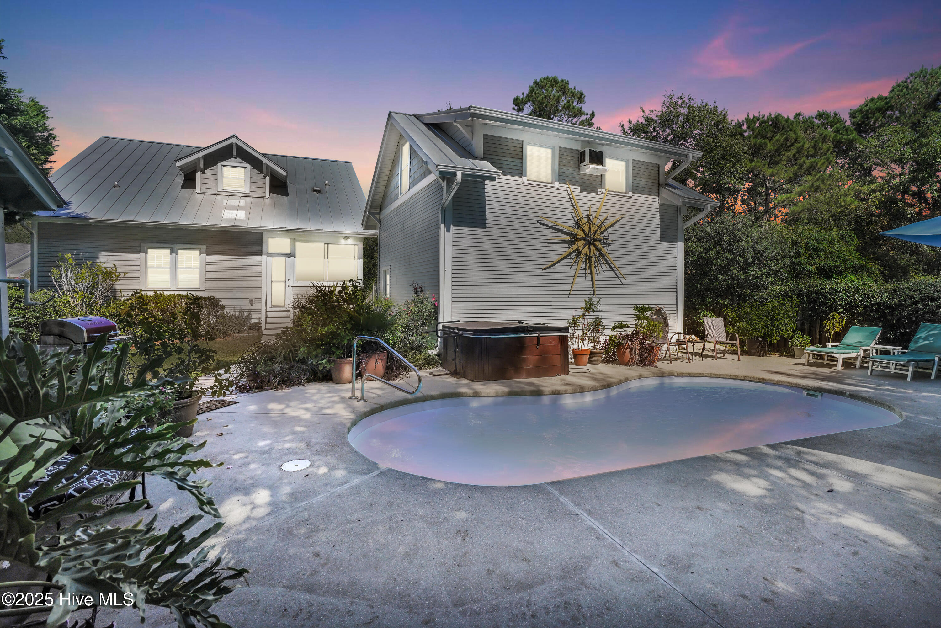 100535392 | Photo 25