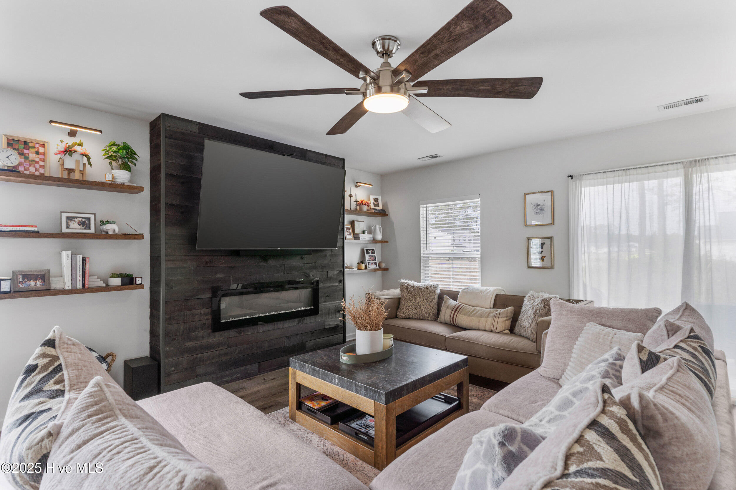 100546616 | Photo 18