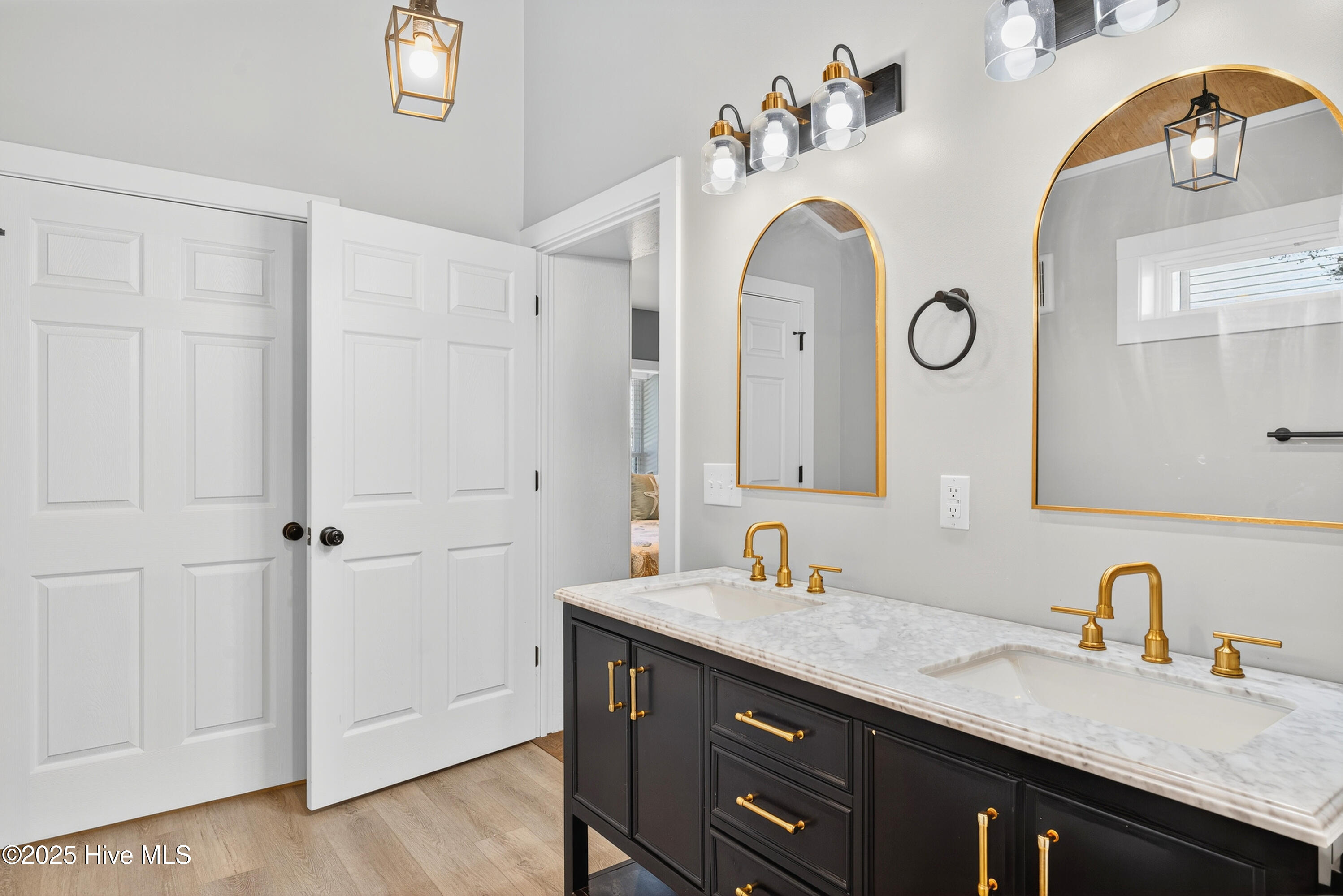 100537887 | Photo 27