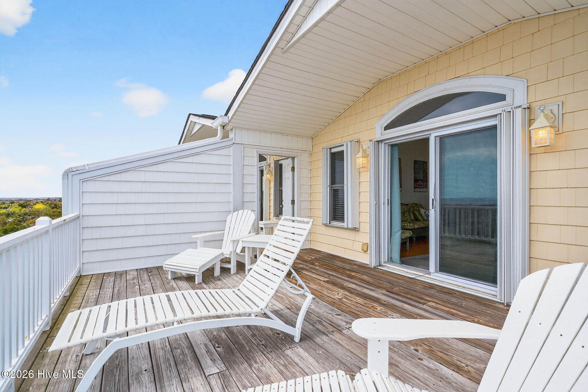 100563244 | Photo 11