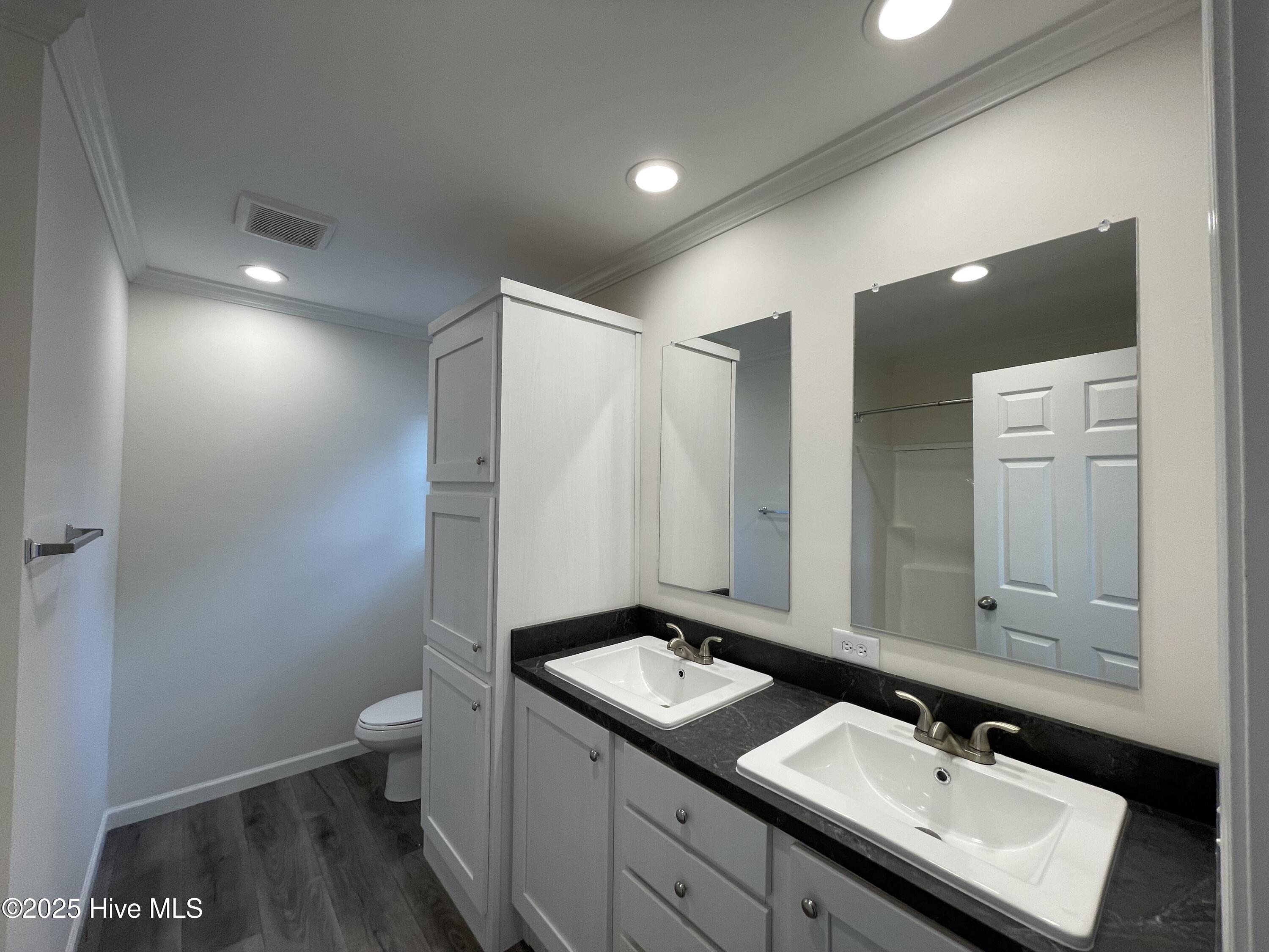 100536186 | Photo 24