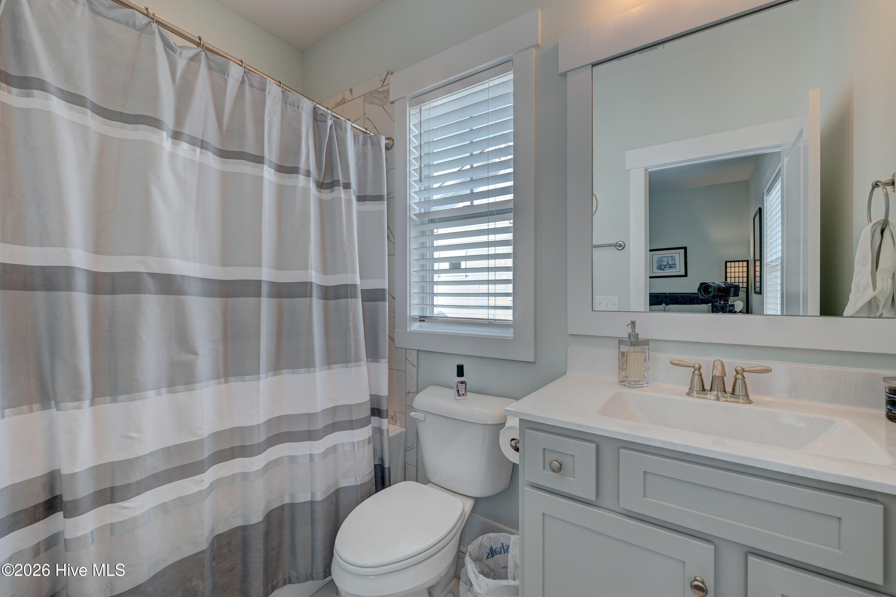 100561022 | Photo 26