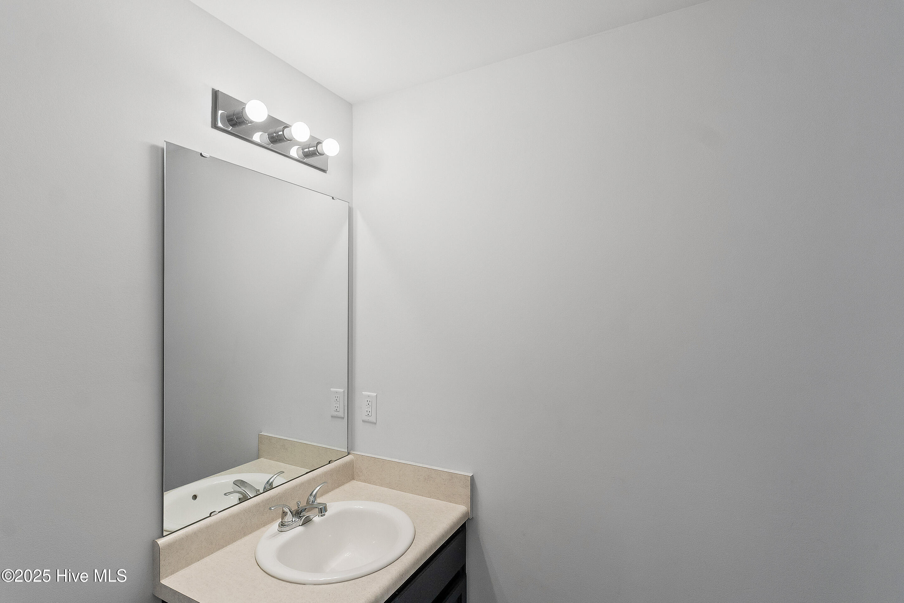 100510114 | Photo 23