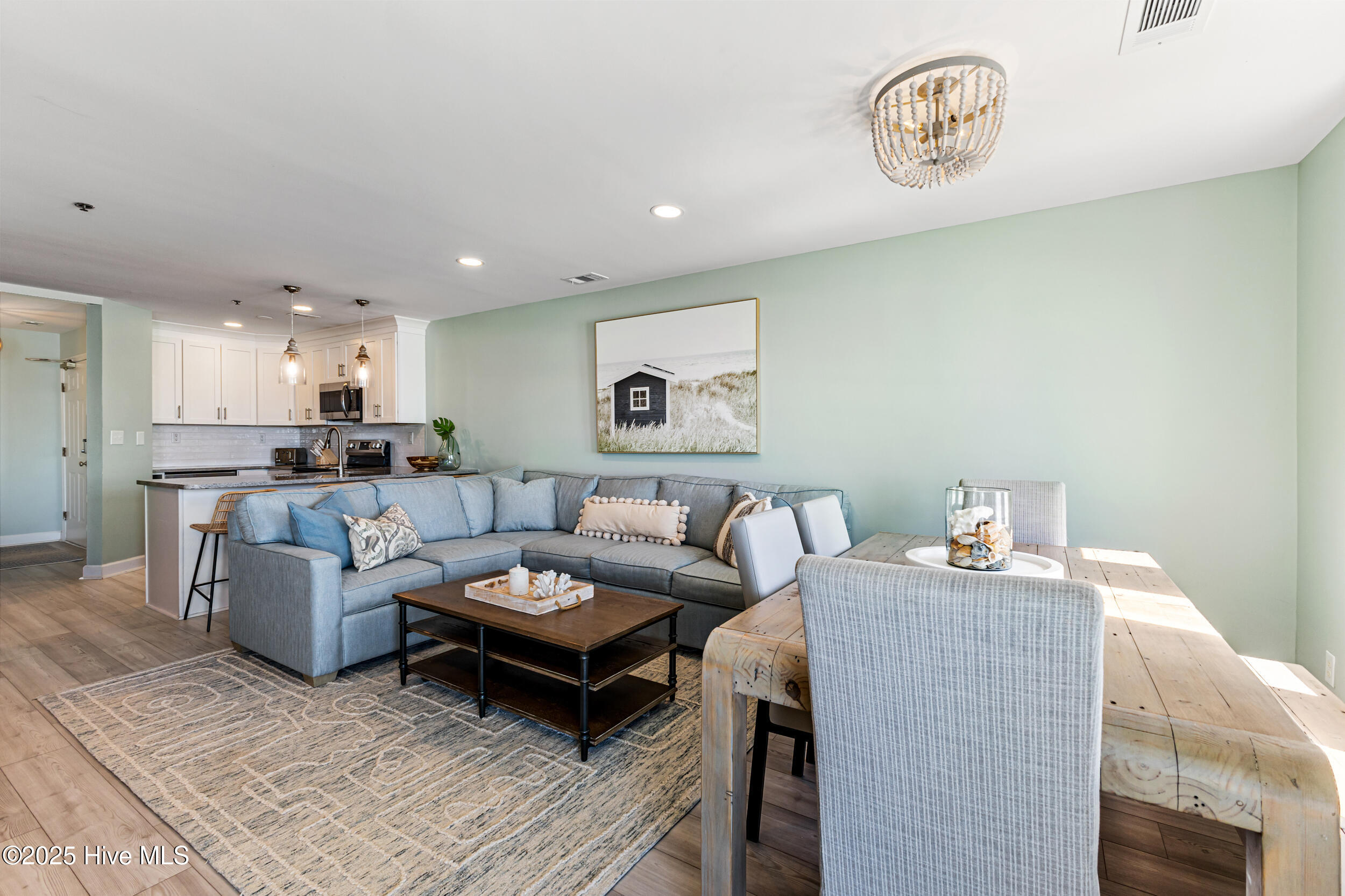 100536018 | Photo 11