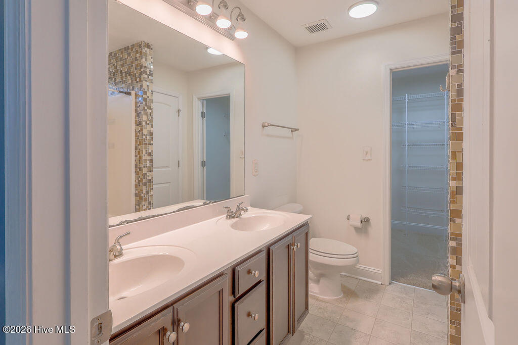 100548131 | Photo 25