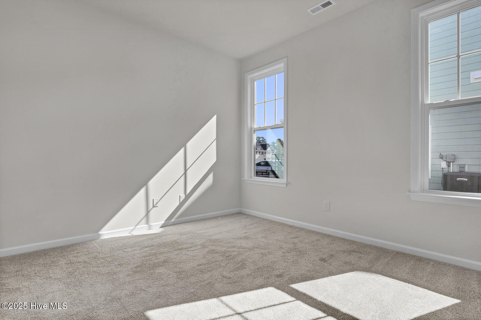 100559262 | Photo 15