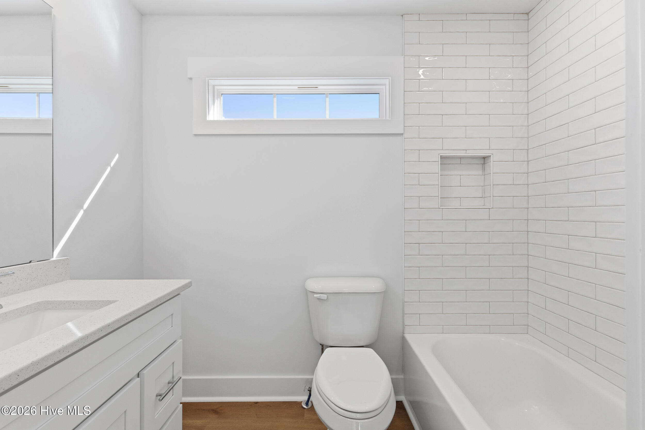 100549765 | Photo 21