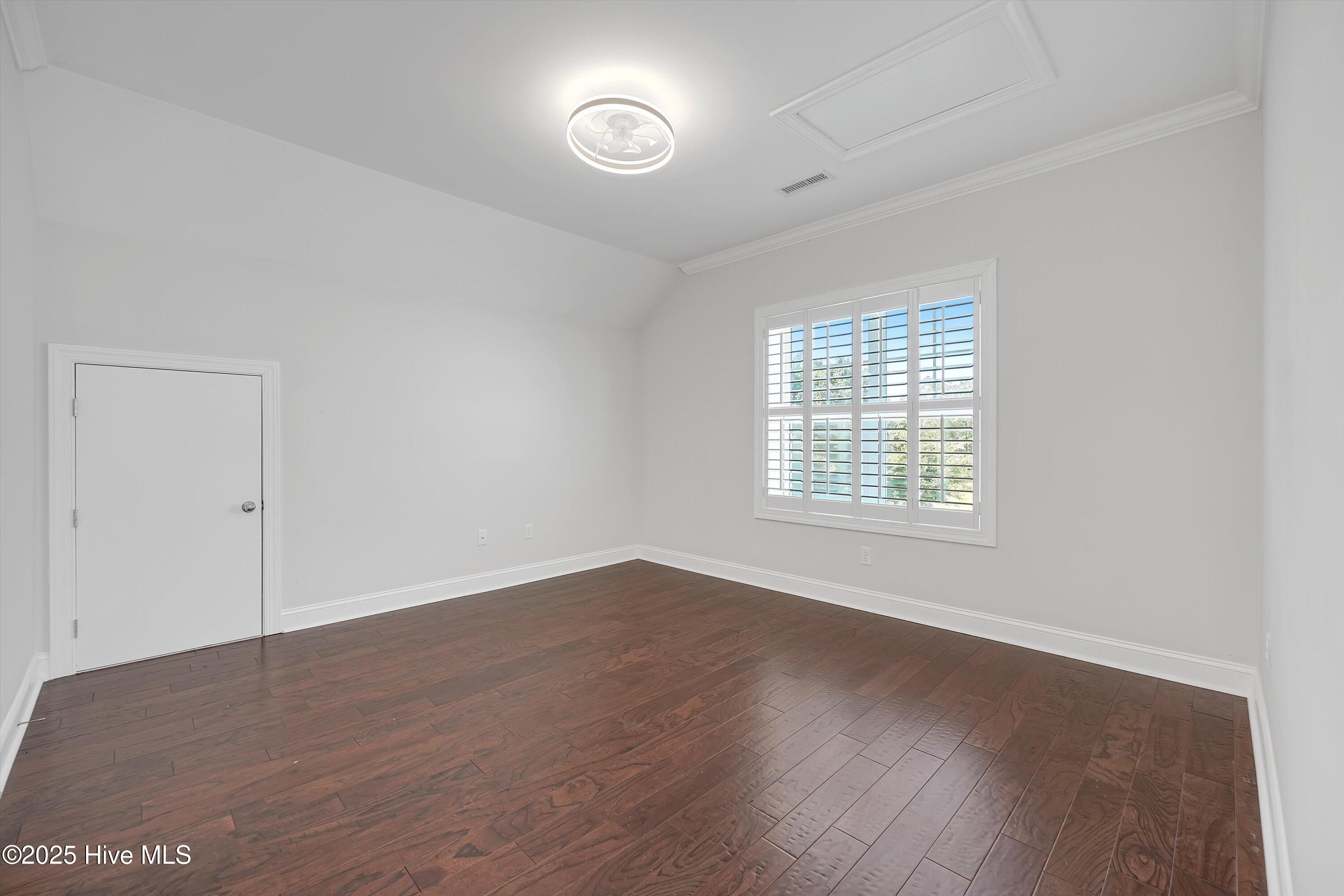 100537477 | Photo 47