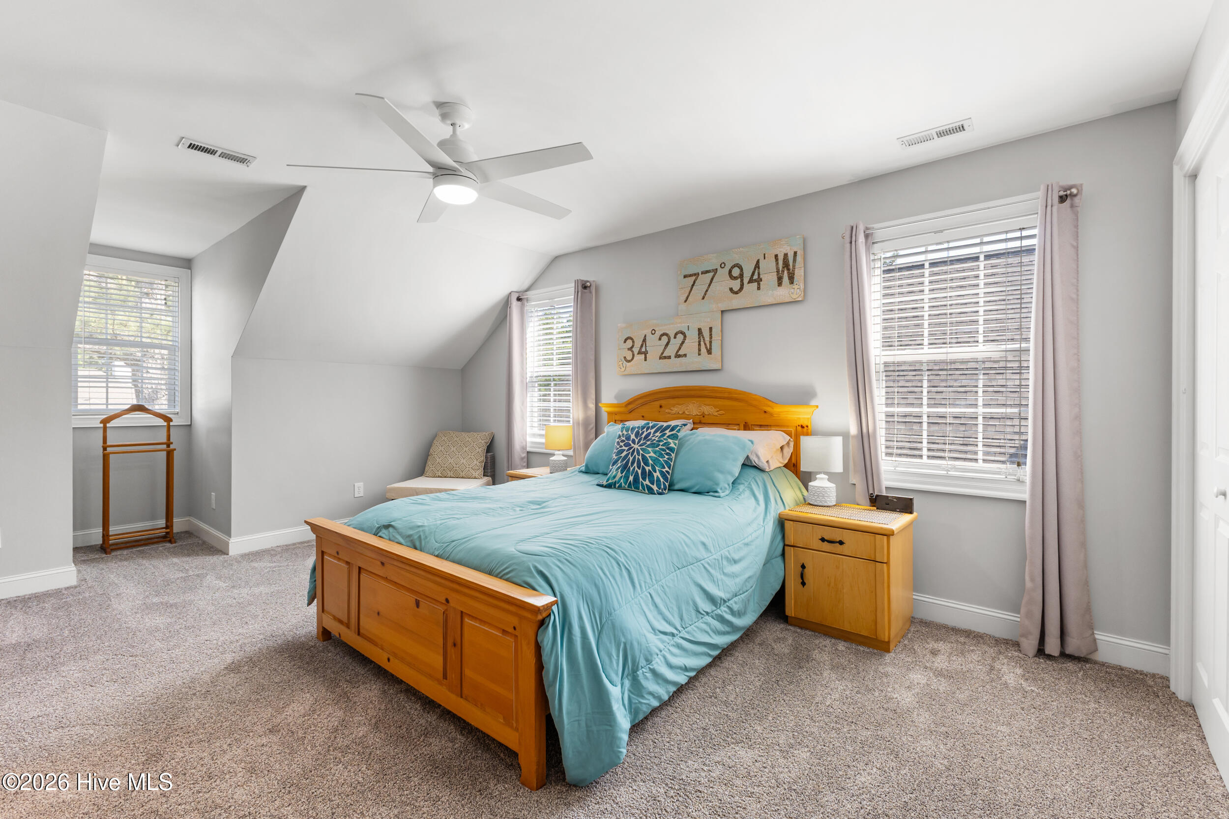 100569489 | Photo 35