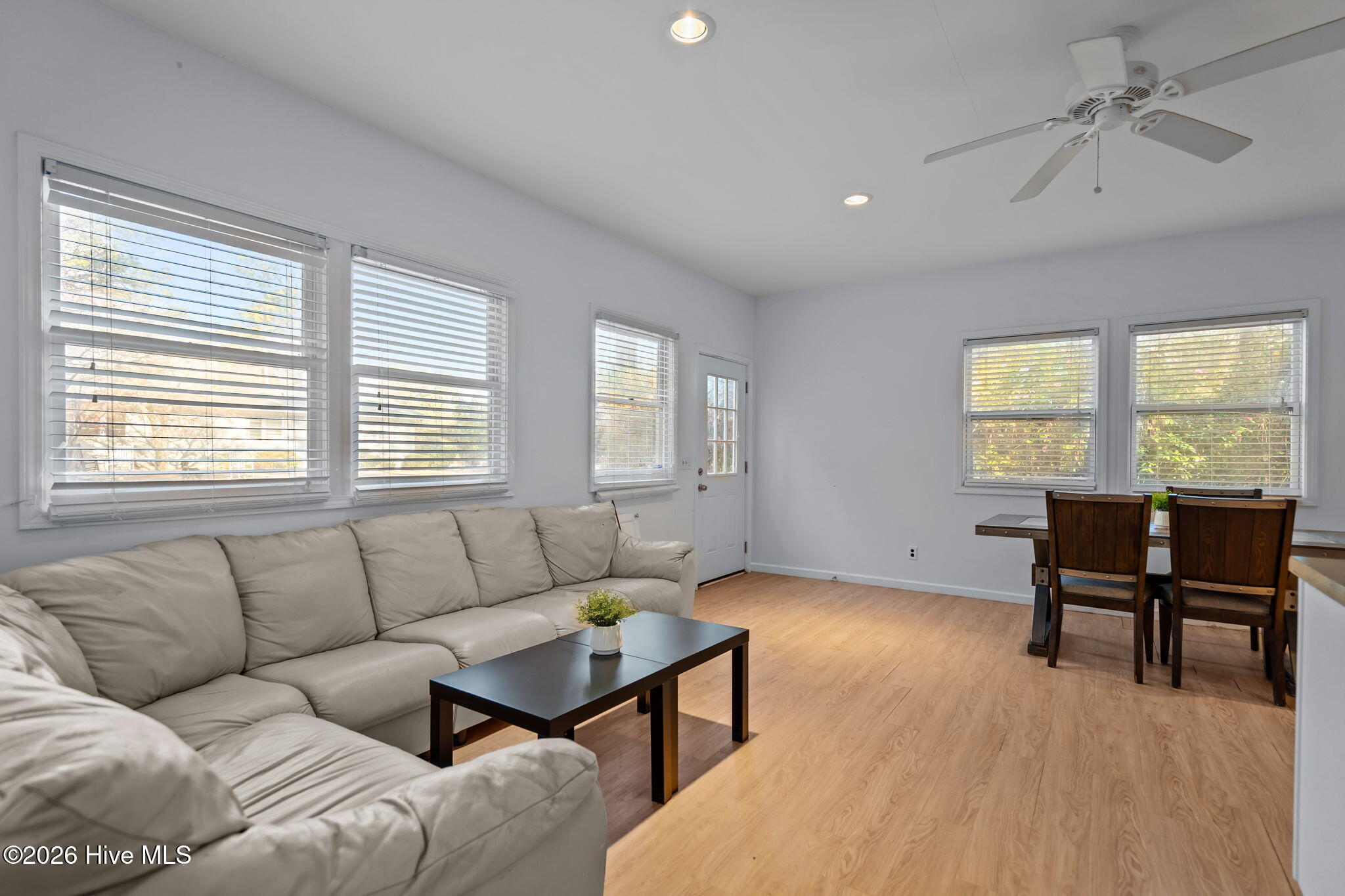 100525803 | Photo 55