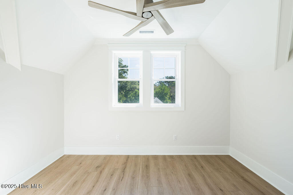 100522858 | Photo 30