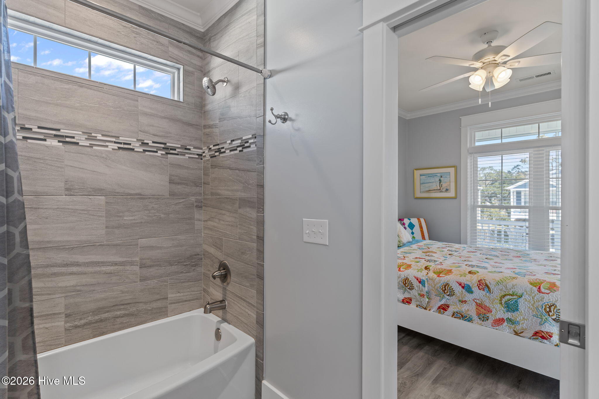 100562784 | Photo 43