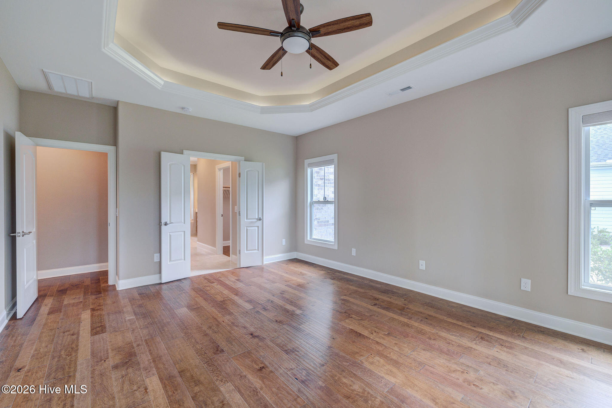 100558232 | Photo 25