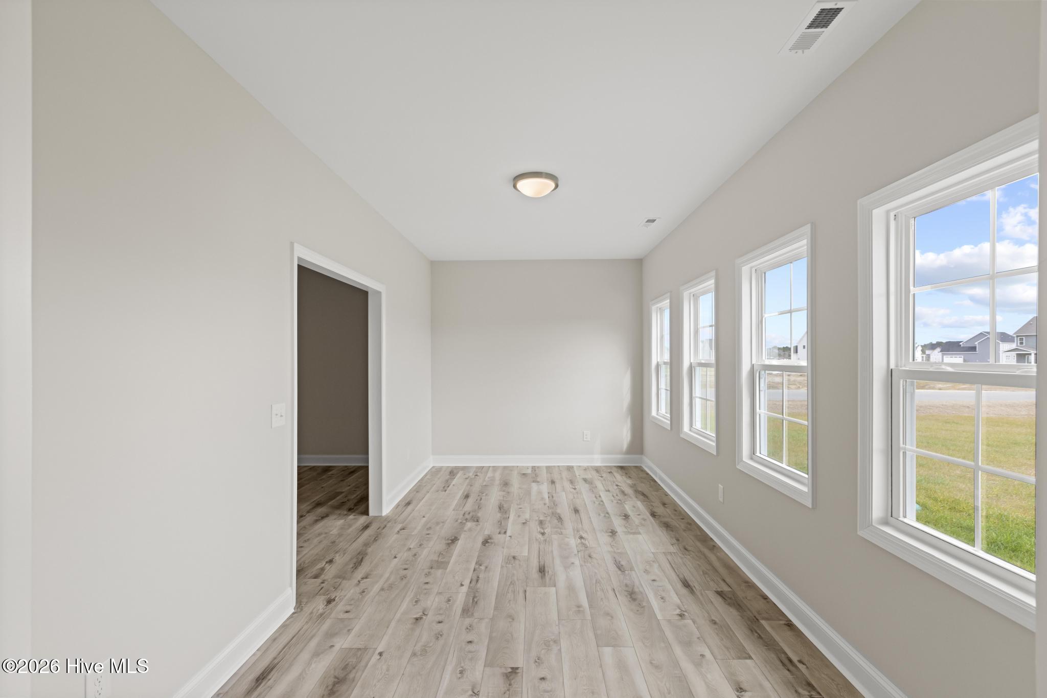 100519461 | Photo 12