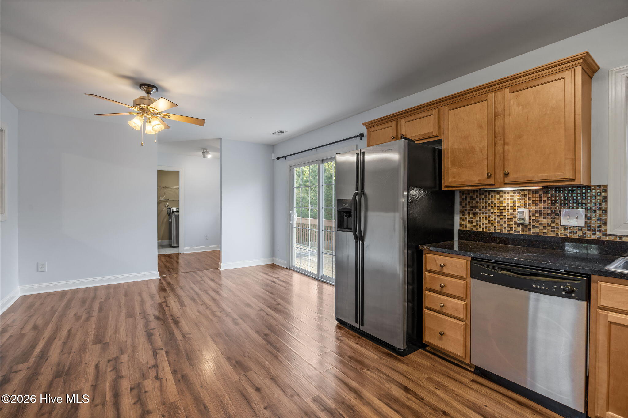 100564597 | Photo 18