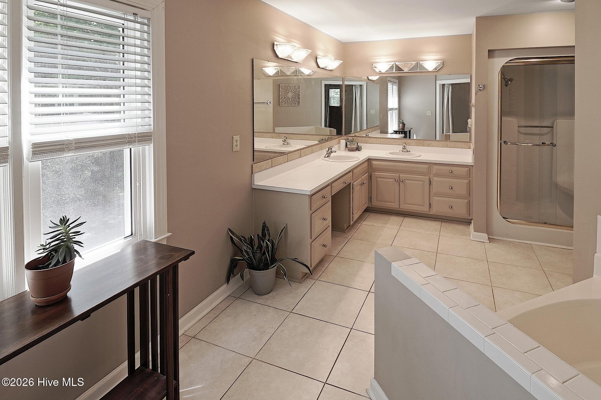 100569674 | Photo 16