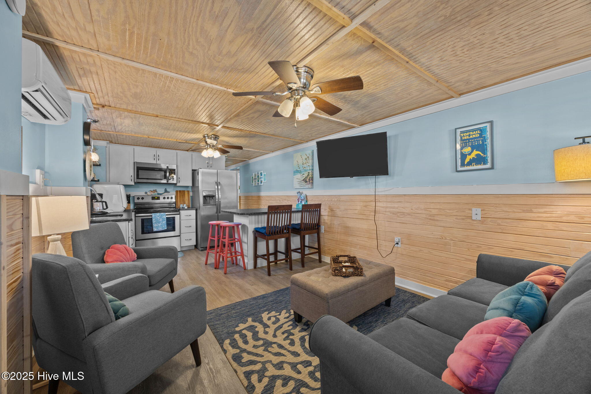 100532848 | Photo 32