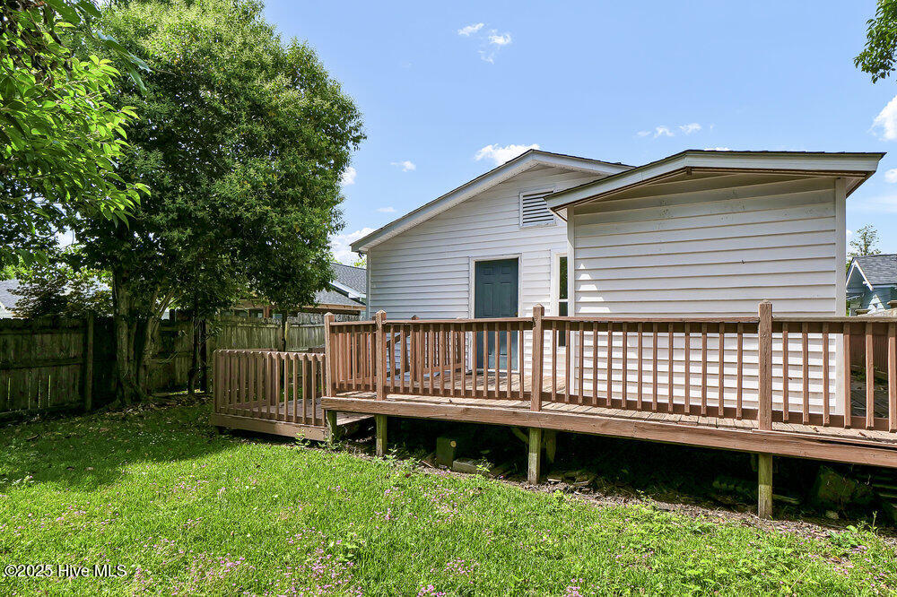 100508379 | Photo 32