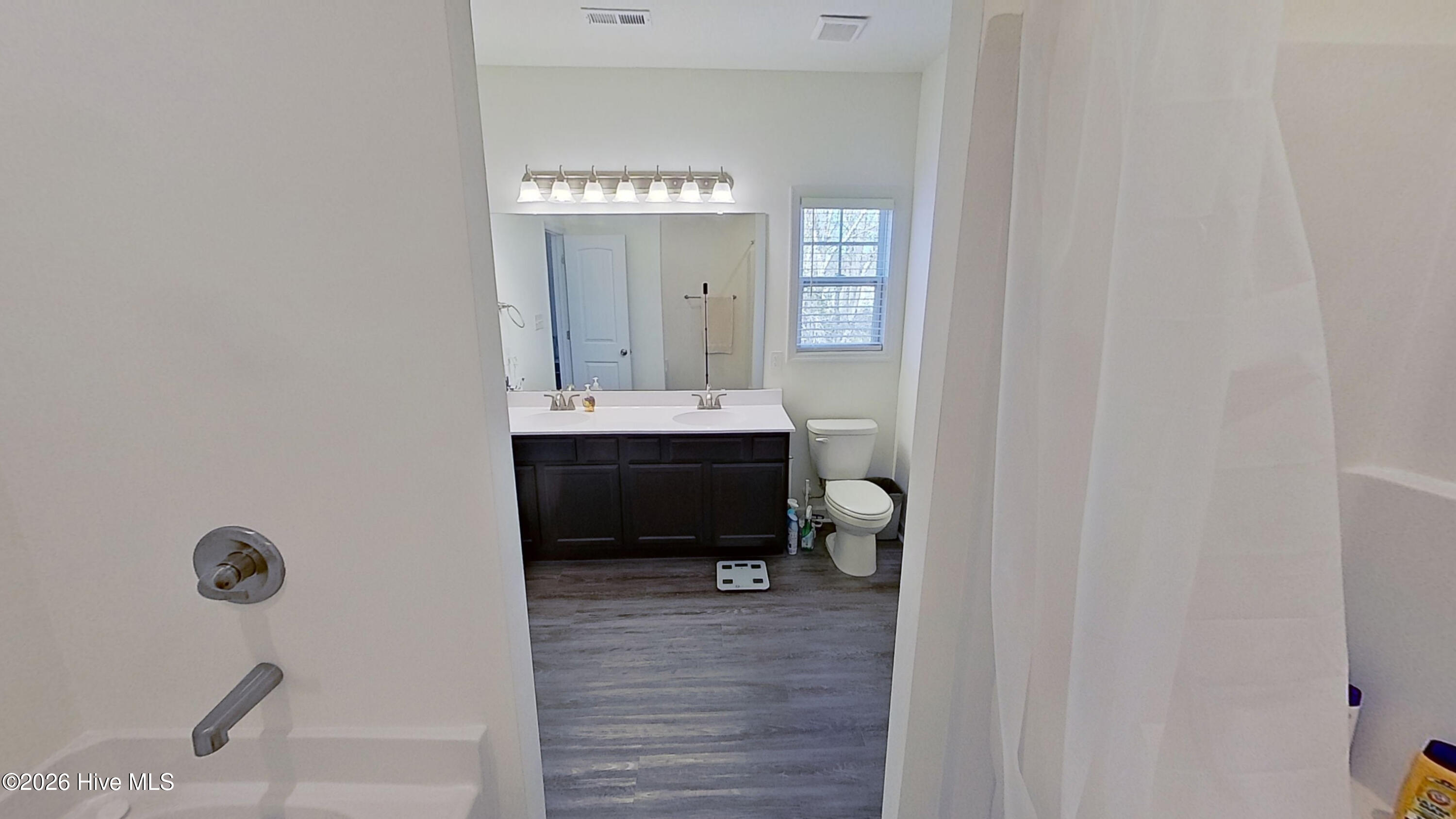 100567231 | Photo 16